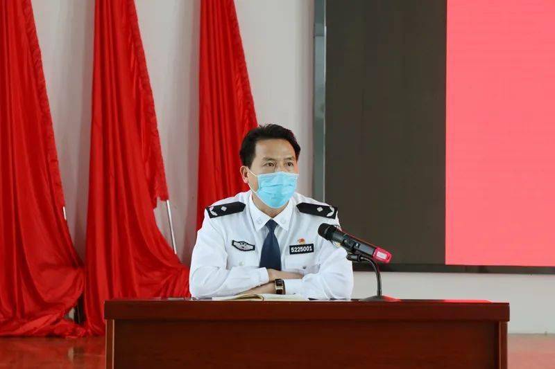 潘盛华监狱长在动员讲话中指出,安全是监狱工作永恒不