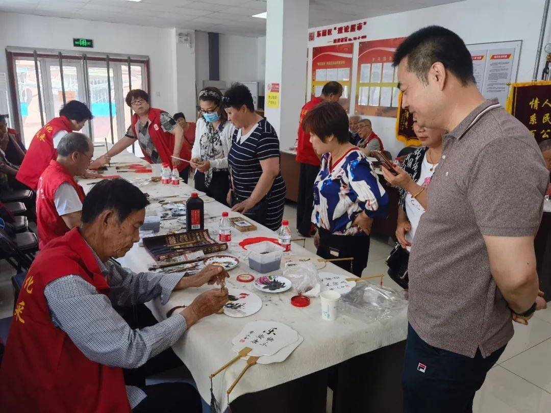 基层动态张贵庄街道先锋里社区党委纪检监察工作联络站开展学党史绘