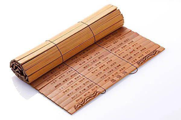 古代竹简制作工艺为裁,切,烘(杀青),书写,钻孔,编等工序.