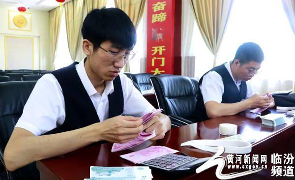 蒲县农商银行开展柜面手工技能及厅堂服务营销专题培训