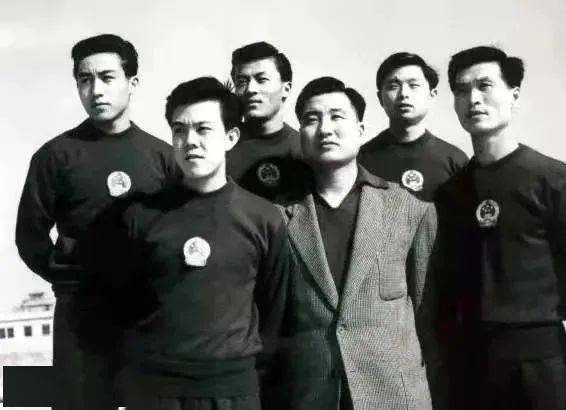 青少年学党史 | 这副最帅面孔,是当时世界兵乓球坛的顶流_容国团