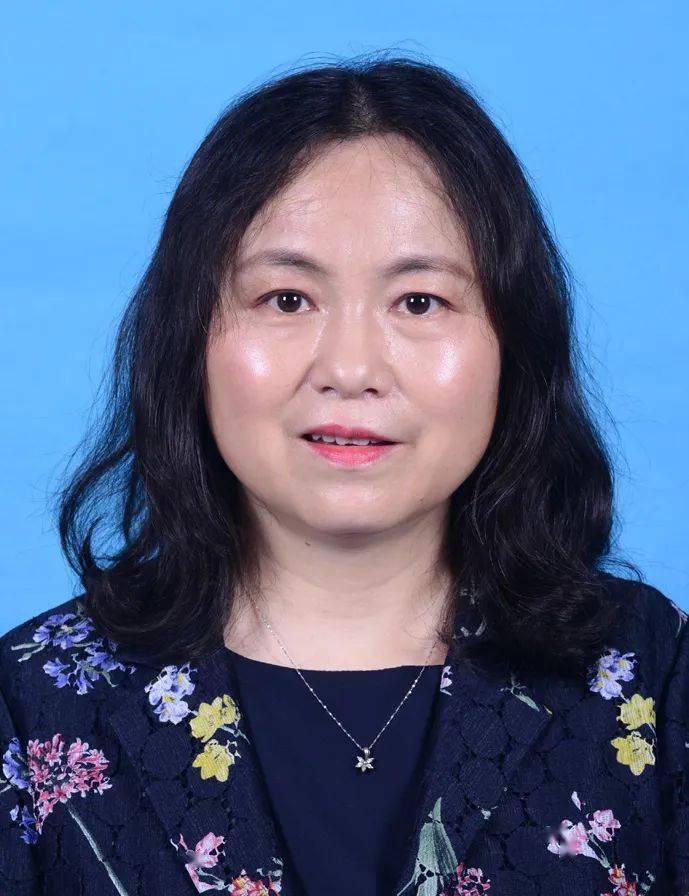 朱晓林眼科主任医师医学博士,教授,主任医师,硕士研究生导师,传统中医