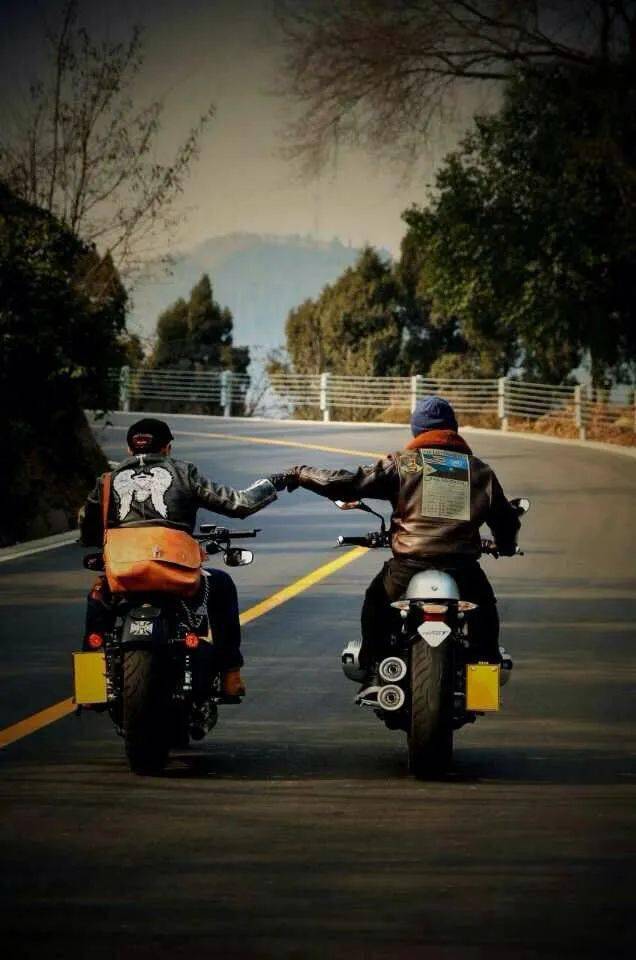 请问如果穿这件摩托骑行服会影响我开飞机吗