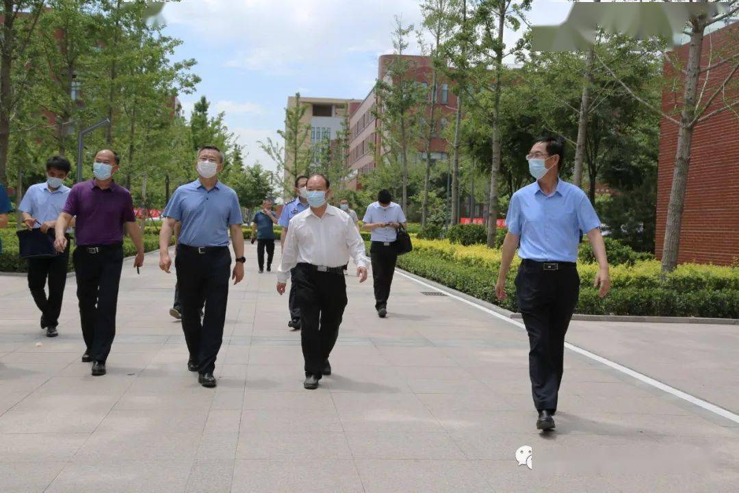 张龙江区长到潍坊四中考点调度高考组织筹备工作