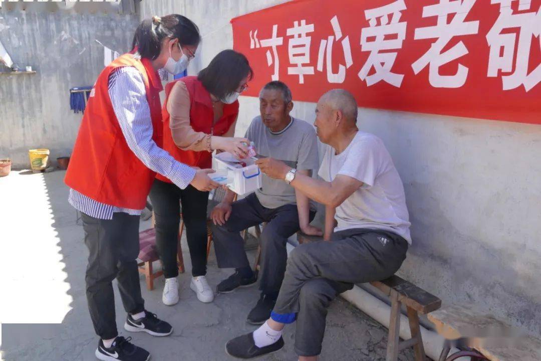 团县委开展寸草心爱老敬老志愿服务活动