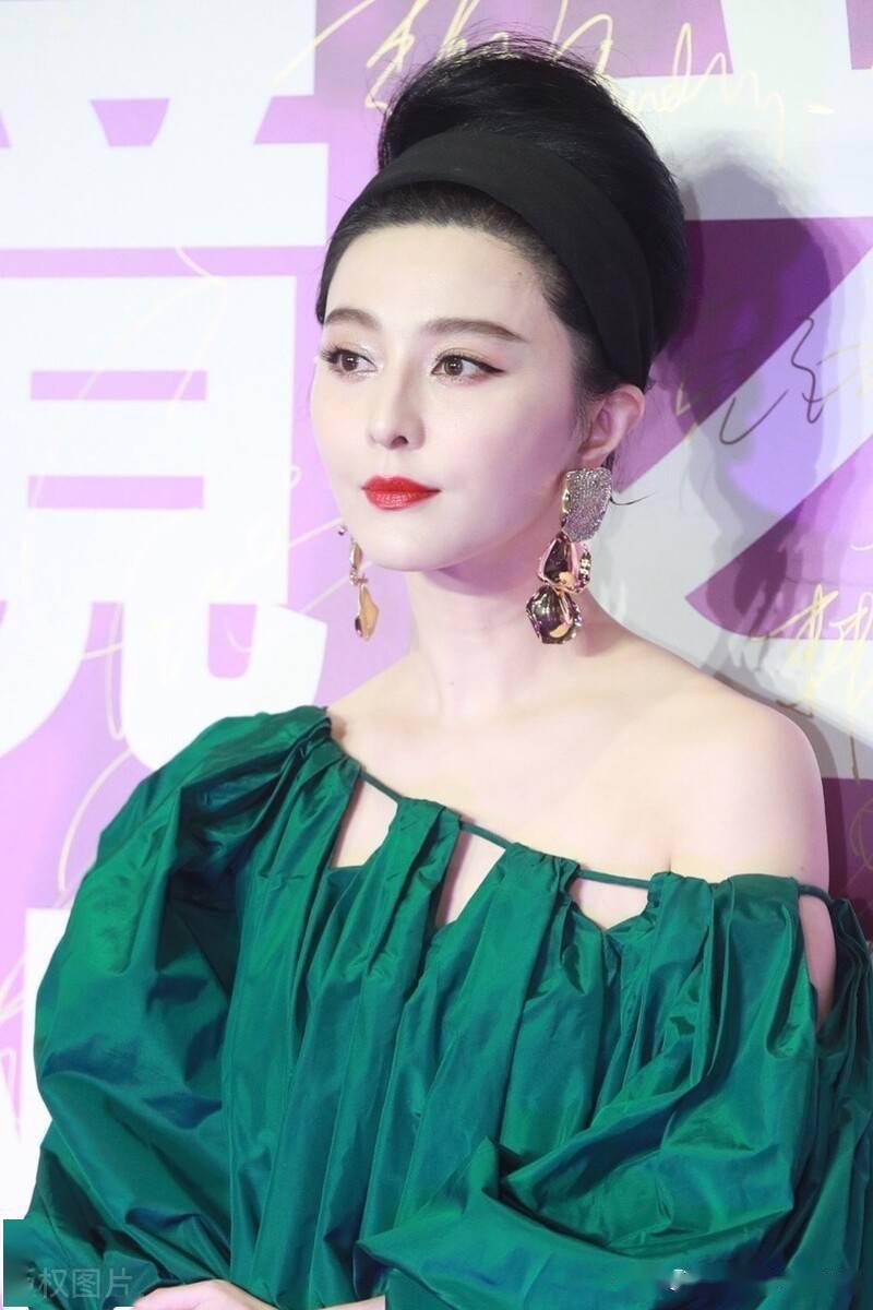范冰冰出席活动一袭绿色直筒裙惊艳众人