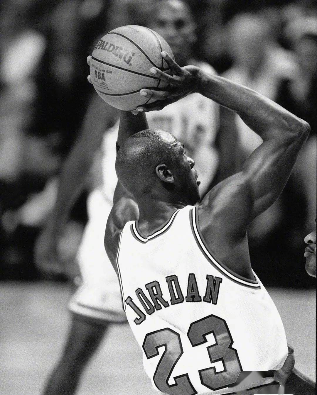 压迫感!黑白滤镜下的乔丹