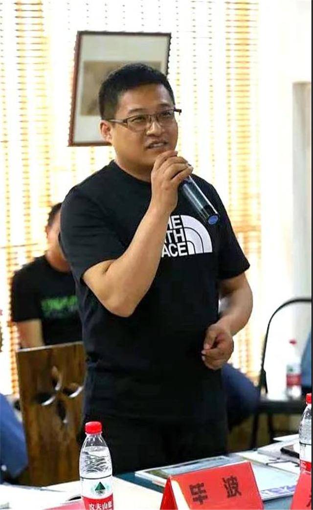 “致敬传统——毕波山水画展”在垂杨书院城社文化讲堂开幕_先生