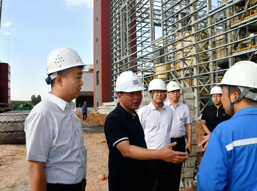 磁县县委常委县委办公室主任李永清到生活垃圾焚烧发电项目现场办公