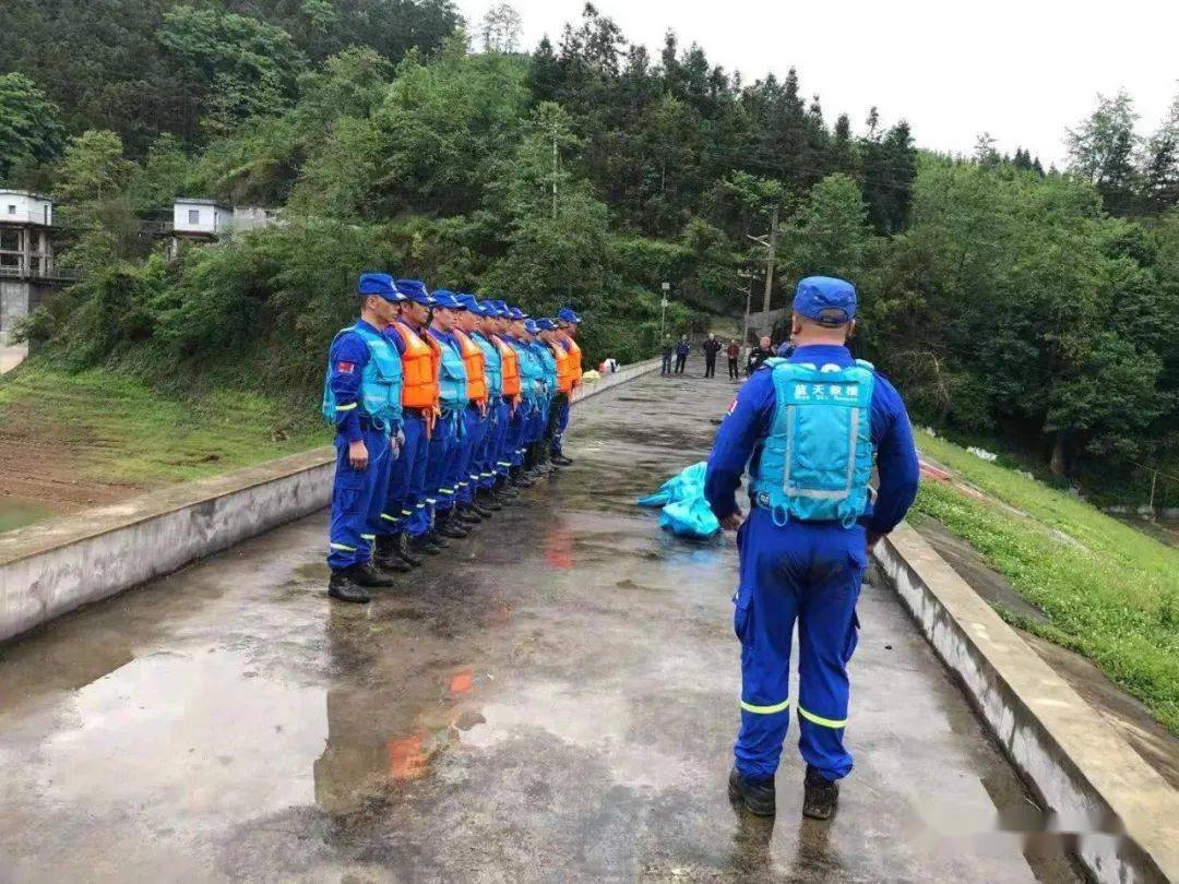 罗平湾子水库两名十五岁男孩下水游泳溺亡,需曲靖蓝天救援队协助救 