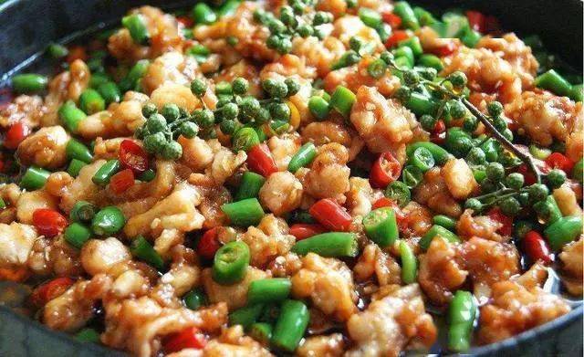 【微生活】辣子鸡,肥肠鸡,尖椒鸡,芋儿鸡...綦江这几种鸡总有一种是你