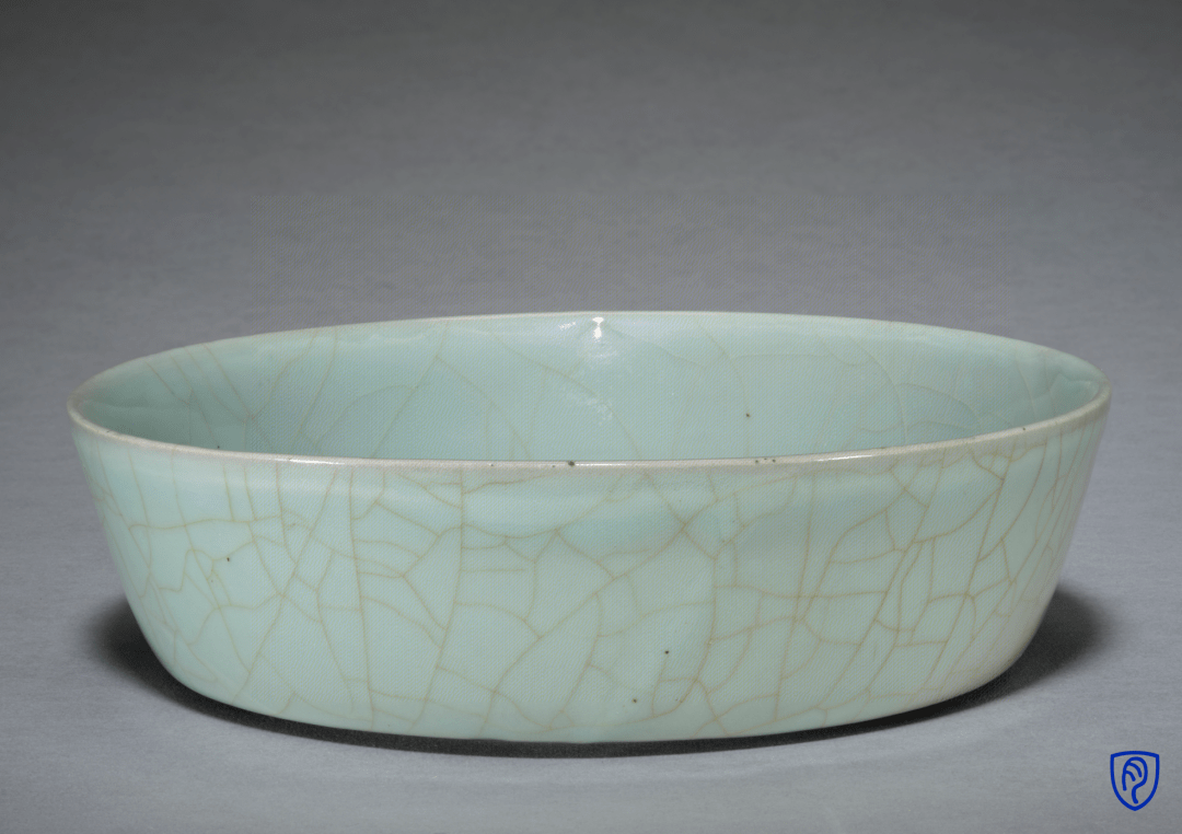 故宫博物院藏无论是从政治上,还是从审美上,改朝换代注定了南宋官窑