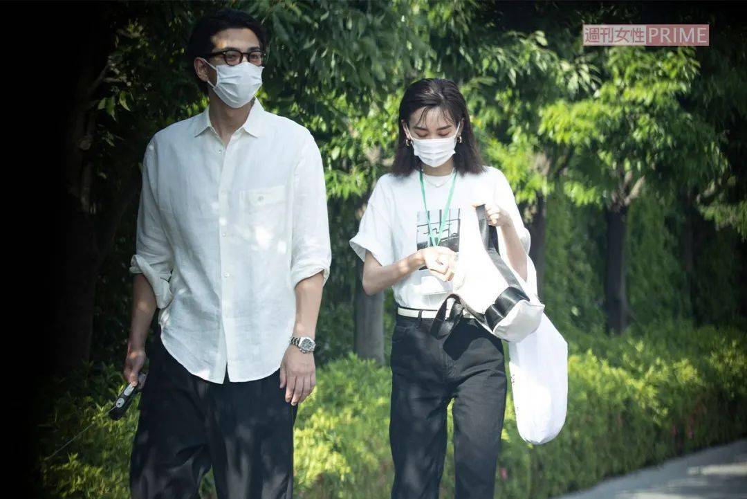 桐谷美玲和老公外出甜蜜情侣装惹人羡日媒却爆出她疑似淡出娱乐圈