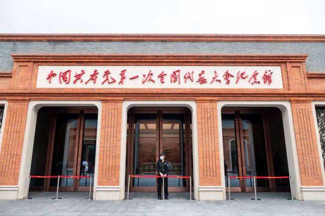 留下超10万条珍贵留言自1999年开设以来而中共一大纪念馆留言簿每年有