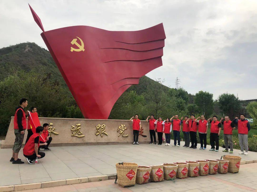 鑫雅市政党支部组织党员参观红色背篓精神传承教育基地_活动