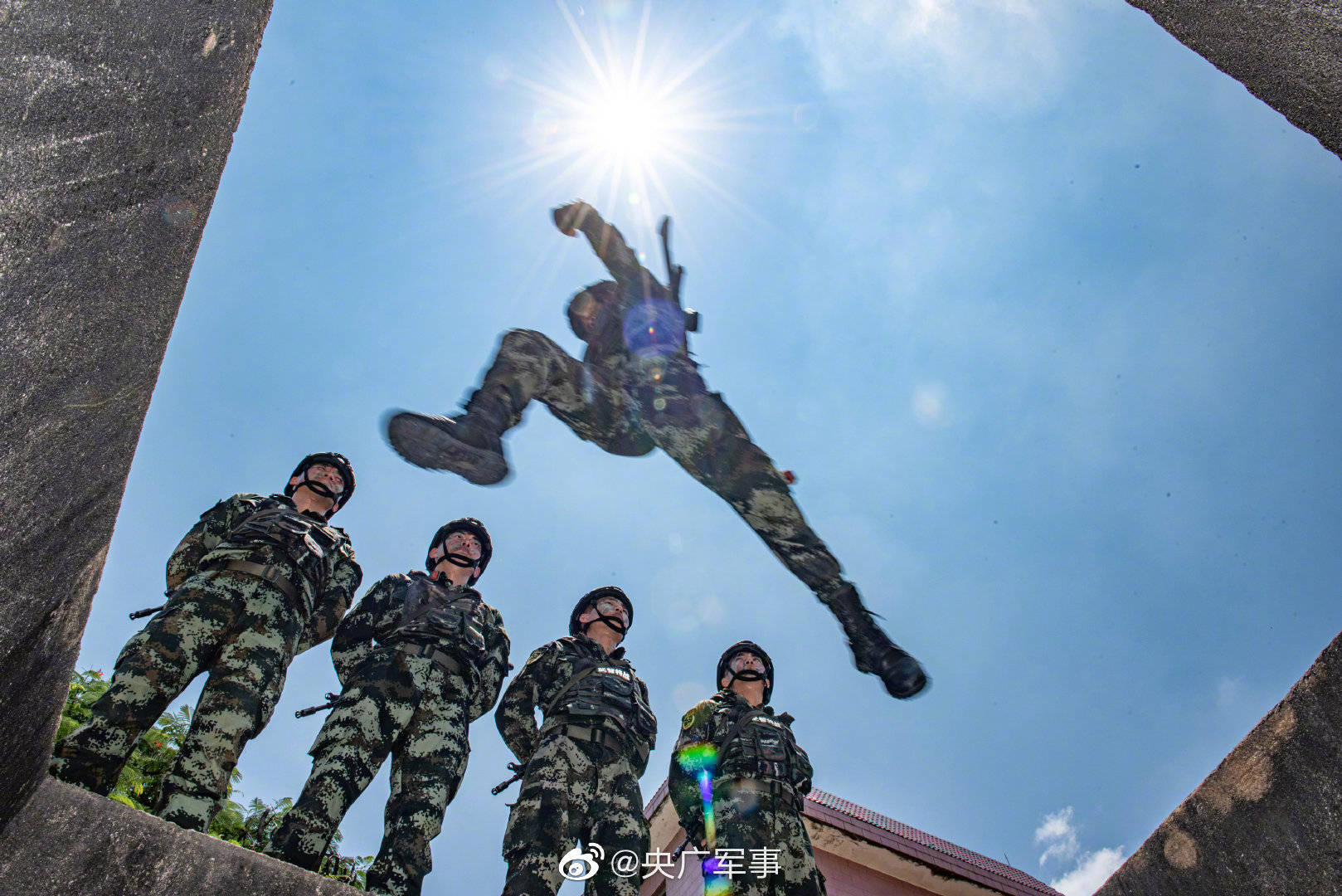 锻钢淬火!看武警官兵夏日训练现场