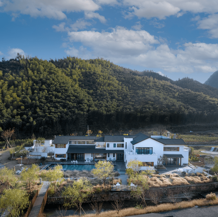 座落于安吉山川乡续目自然村安吉听涧山川设计民宿竹海森野一览无余