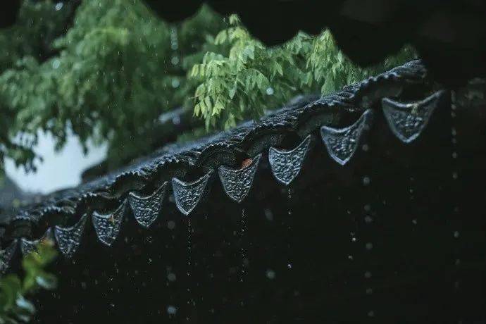 雨有时是会引起人一点淡淡的乡愁的