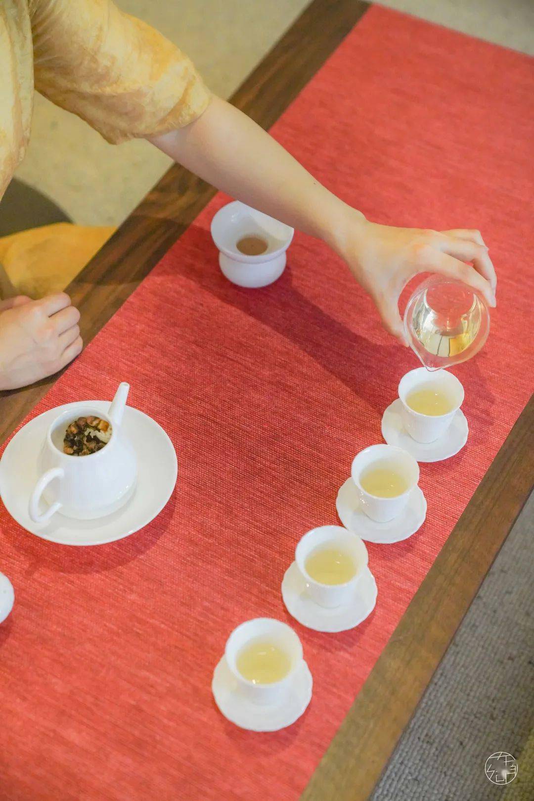 盛夏躲进茶馆喝茶去