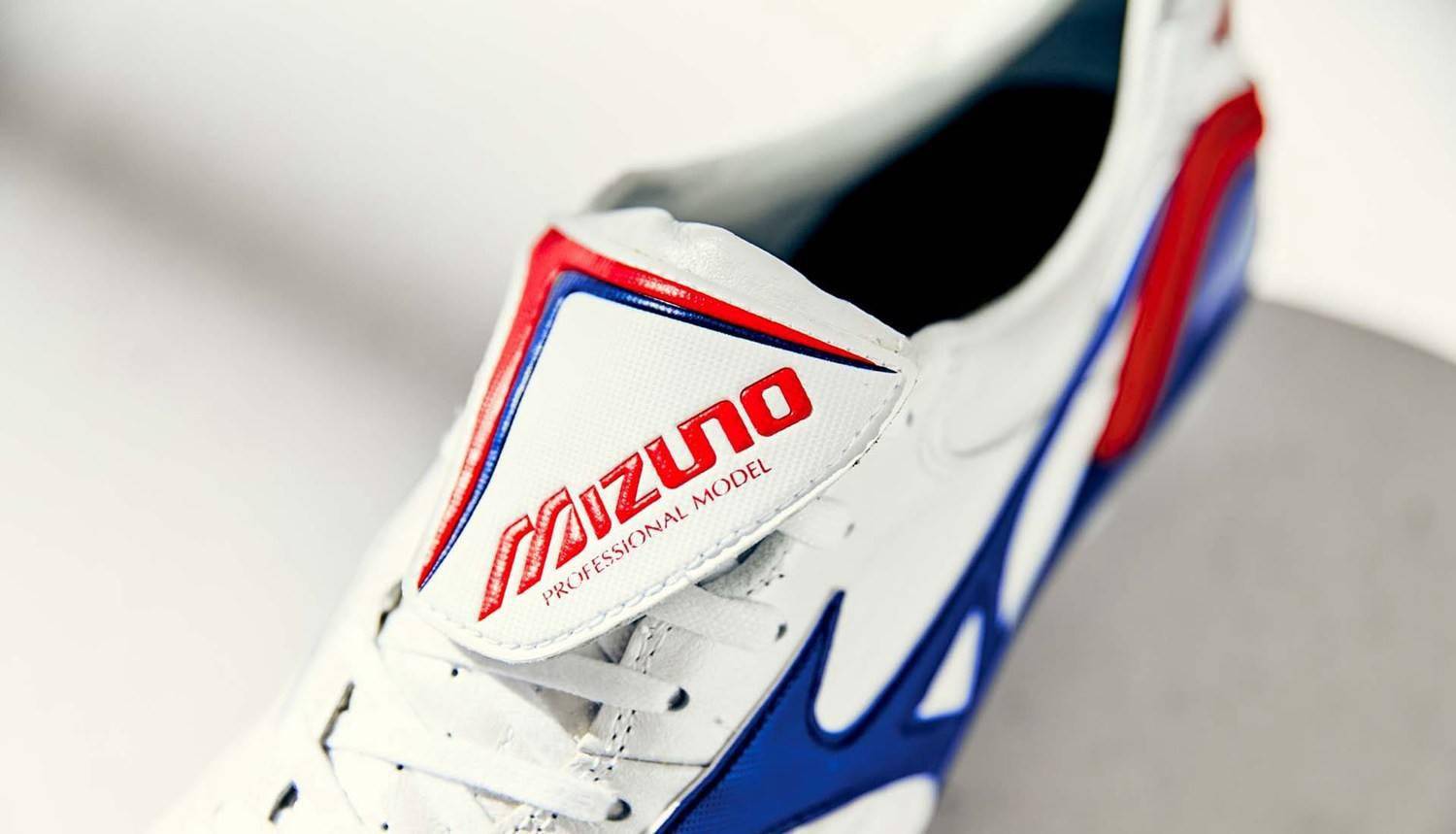 近观MIZUNO MORELIA WAVE JAPAN足球鞋_手机搜狐网