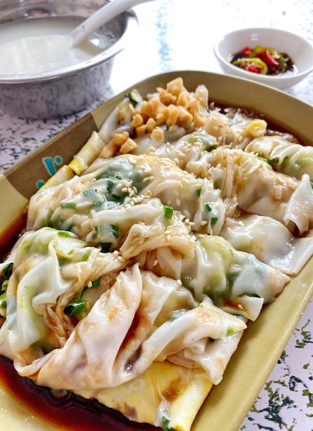 藏在罗定这条旧巷子后面的"簸箕肠粉",每吃一口都有古时候的味道!