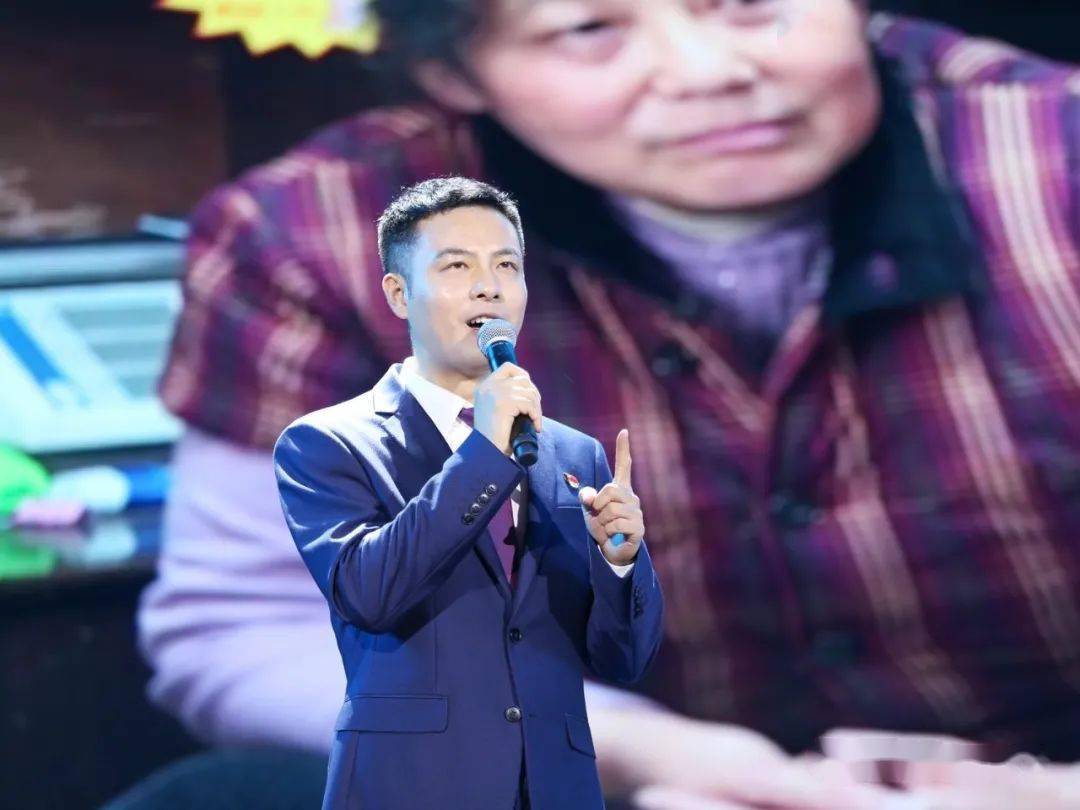 倪众讲述的是运河街道向阳社区副书记李丁的故事.