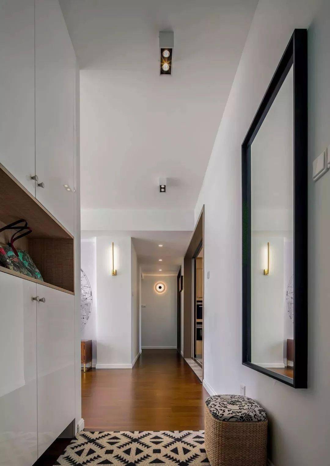 入户玄关柜到顶设计 3df35010720147949351dc4801393b7e.jpeg