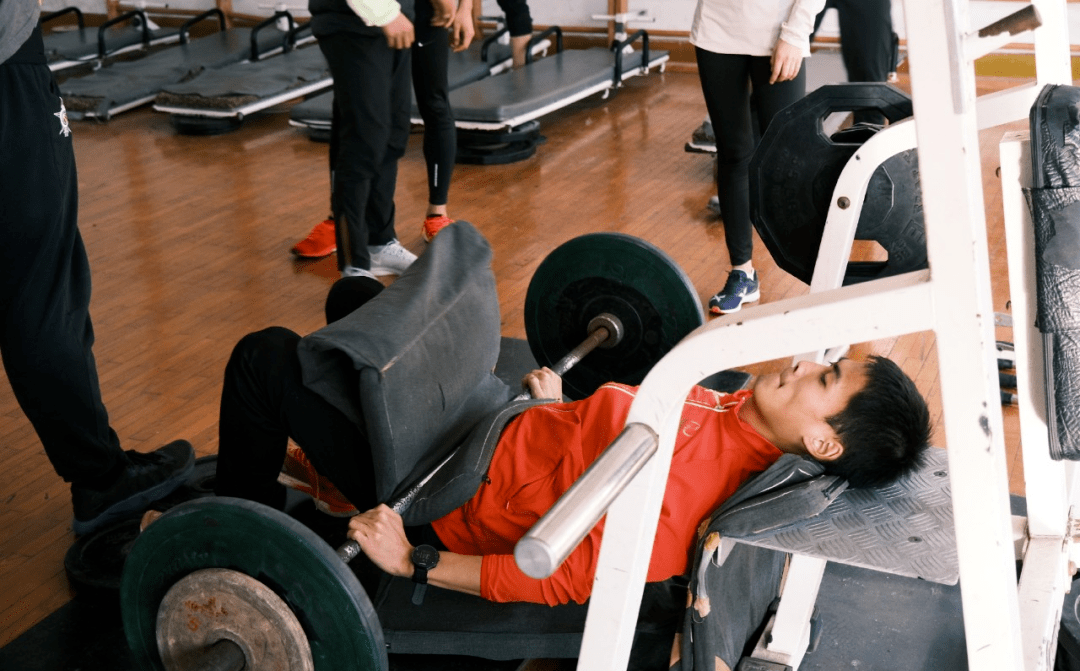 练了力量,就能跑得更快更好?_训练