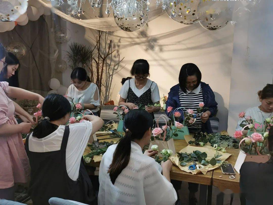 什邡女子公益课堂——插花课圆满开课!_艺术