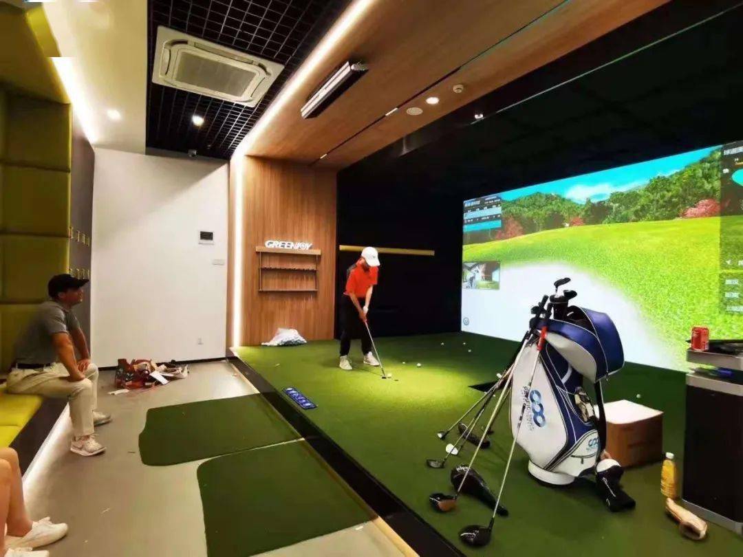 高尔夫室内球场尺寸_高尔夫球场布置_办公楼室内高尔夫球场设计介绍