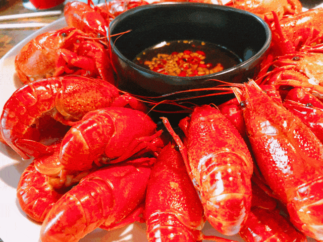 夏日餐桌c位!看山镇小龙虾"钳"动大产业