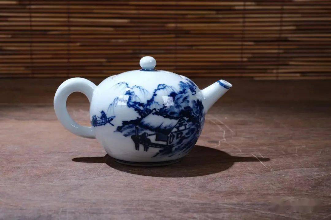 鉴赏初代竹泉青花山水图后把急须带供箱