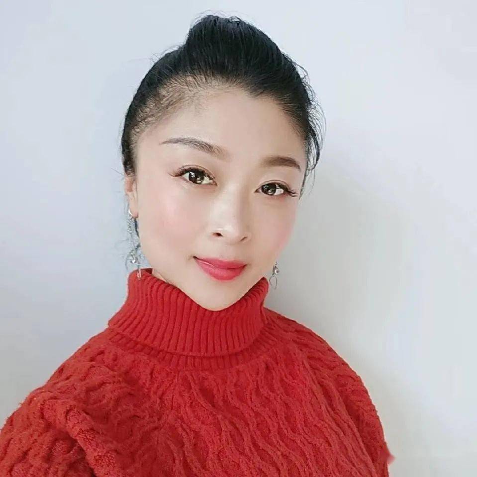 2006年毕业于万荣县戏剧学校,同年进入侯马市蒲剧团实习,2017年调入