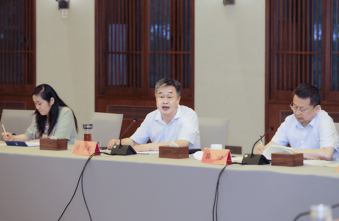 吴学民感谢池州市长期以来对省信用担保集团工作的支持与帮助.