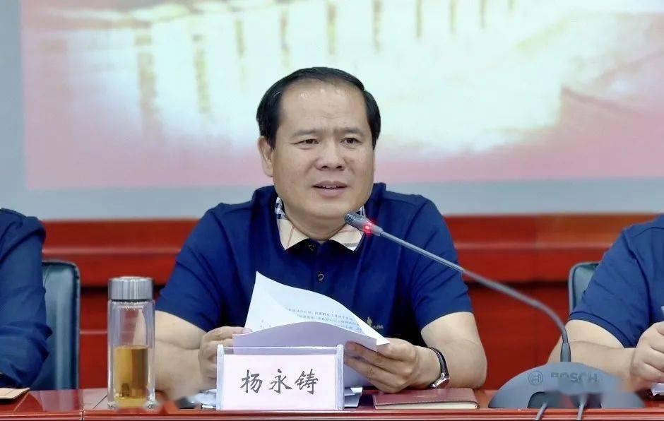 福贡县县长明春鹏图片