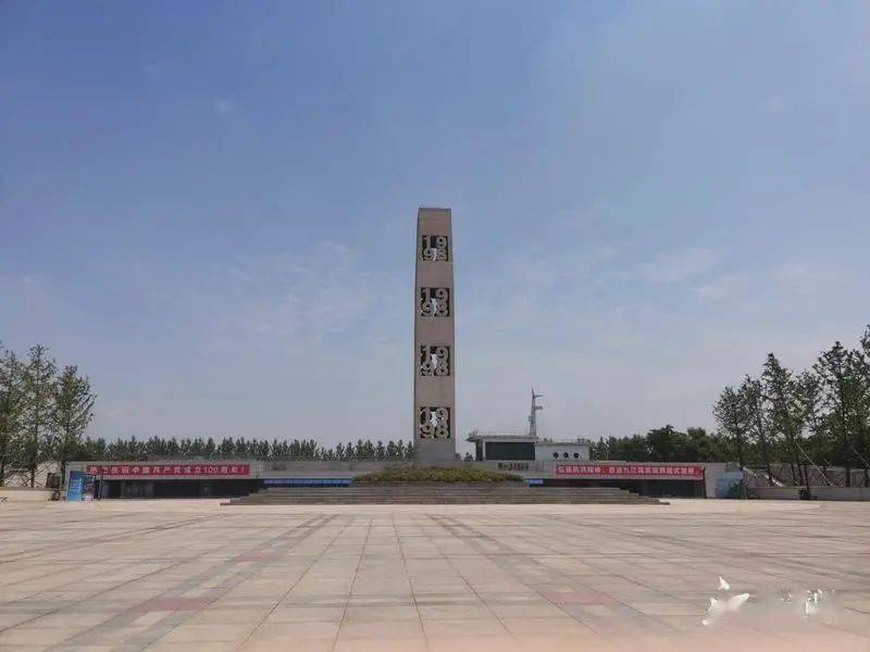 6月9日,采访团来到九江市消防支队,九江抗洪纪念馆采访,一起感