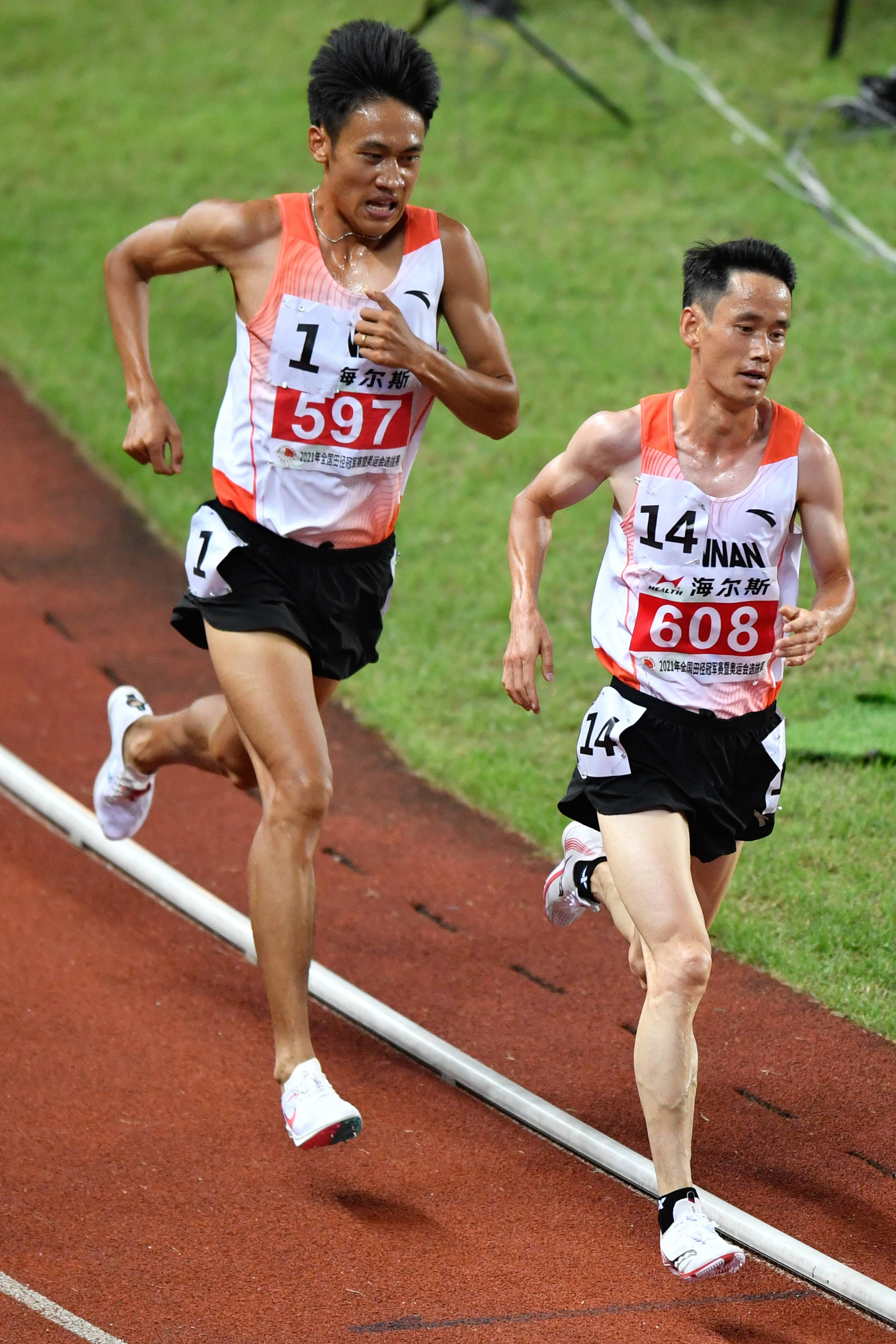 田径——全国冠军赛宗庆华获男子5000米冠军