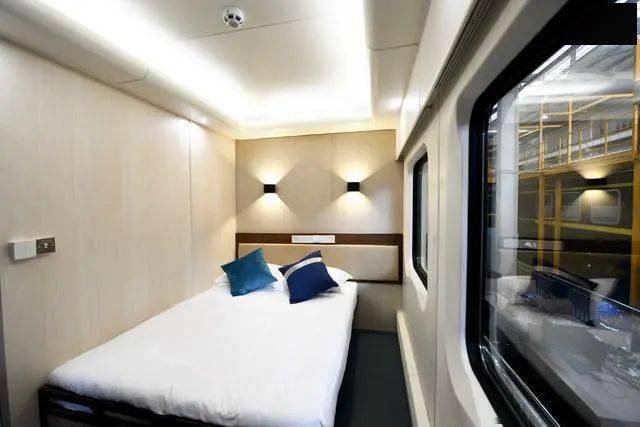 熊猫雅舍(高级软卧)好不惬意还可以欣赏优美的音乐饮酒之余调制各式各