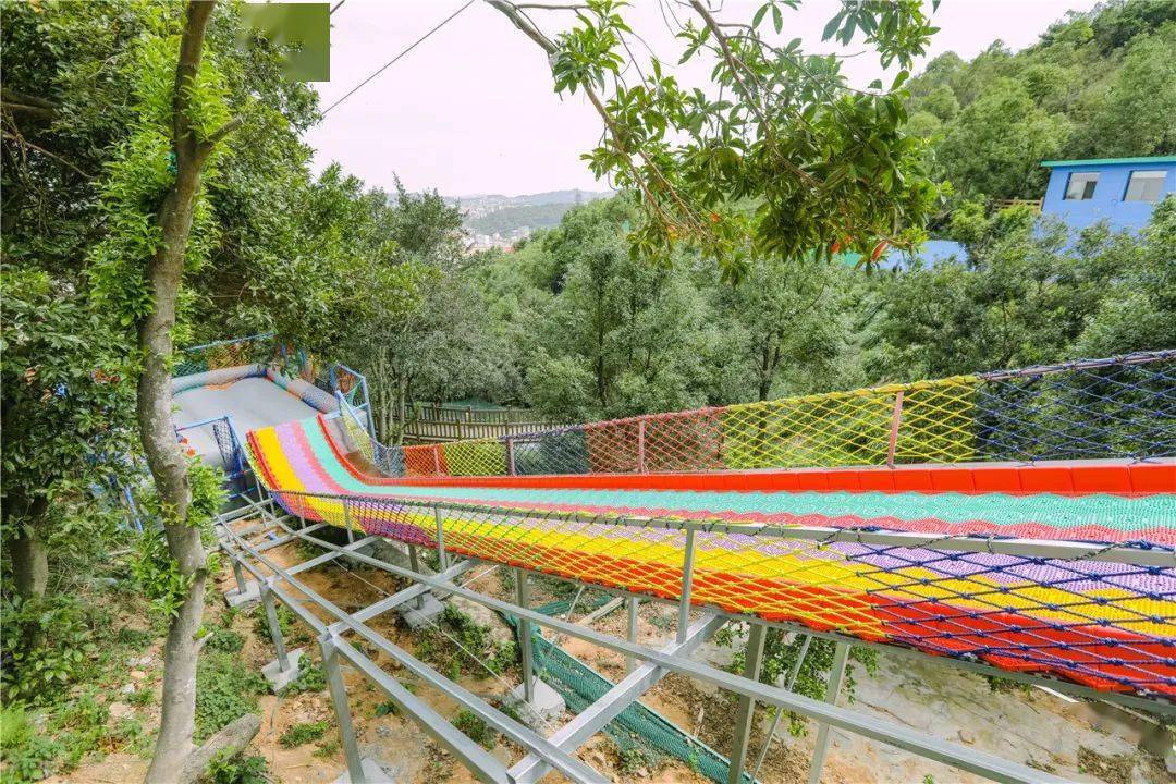 还有旋转木马,旋转飞机,旋转秋千,空气烟圈大炮,亲子乐园.