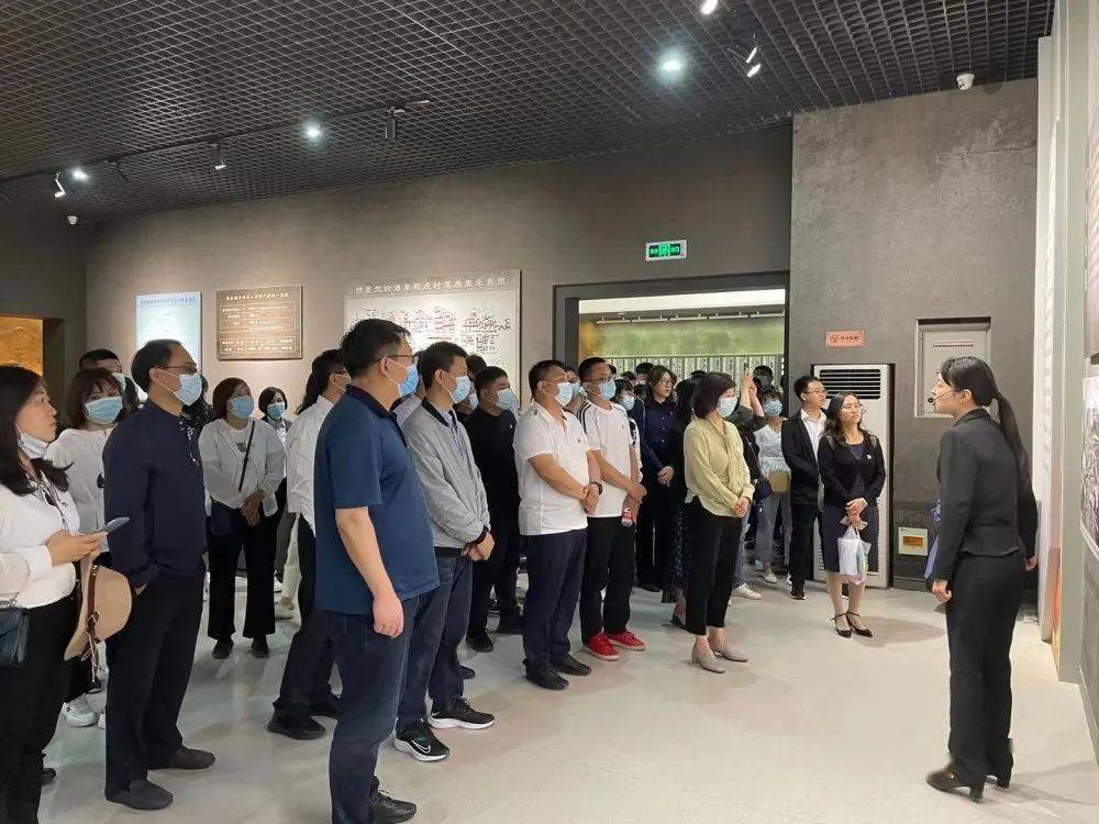 古冶:组织纪检监察干部参观潘家戴庄惨案纪念馆_烈士纪念碑