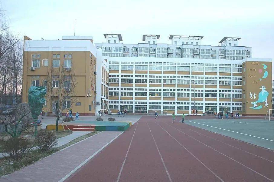 金港嘉园孩子入小学"舍近求远"?记者调查