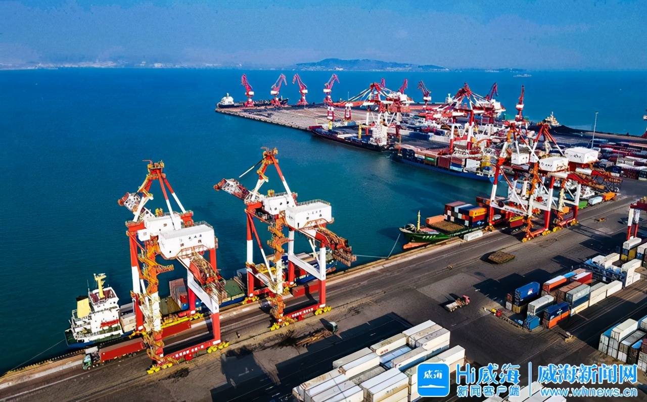 从去年山东港口威海港接连开通10条新航线,到今年又开通威海港散货海