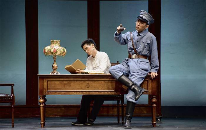 “左联五烈士”殷夫诞辰111周年,话剧《铸诗成剑》演绎“以笔为戈”_革命