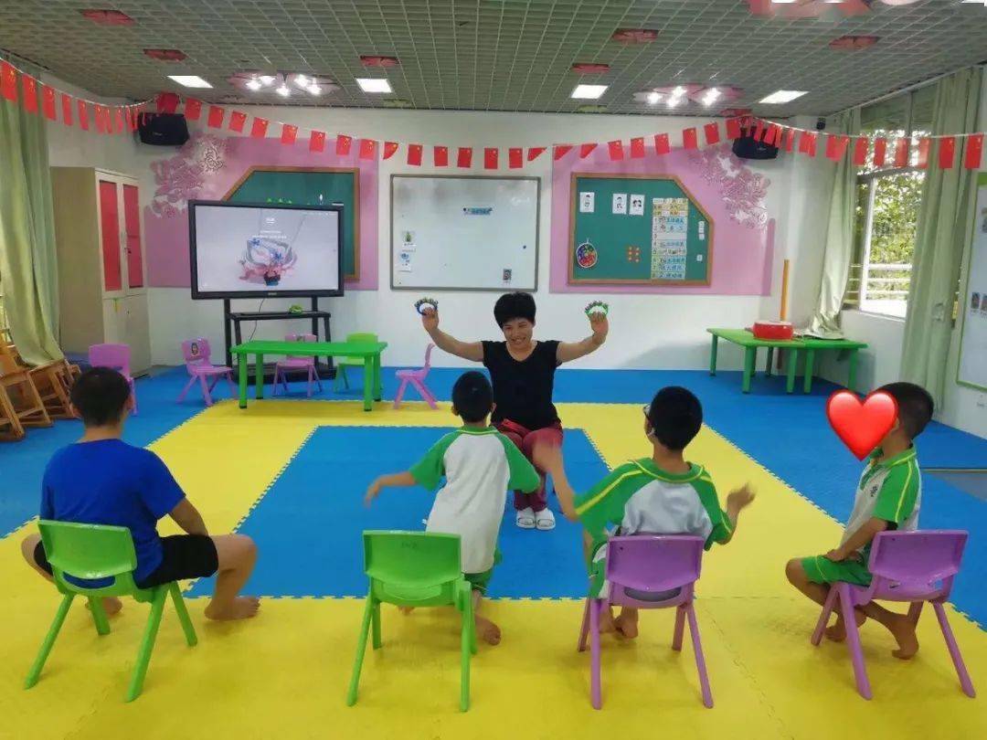 2014年9月,瑶瑶来到番禺培智学校读书,张老师给瑶瑶评估,制定针对性的