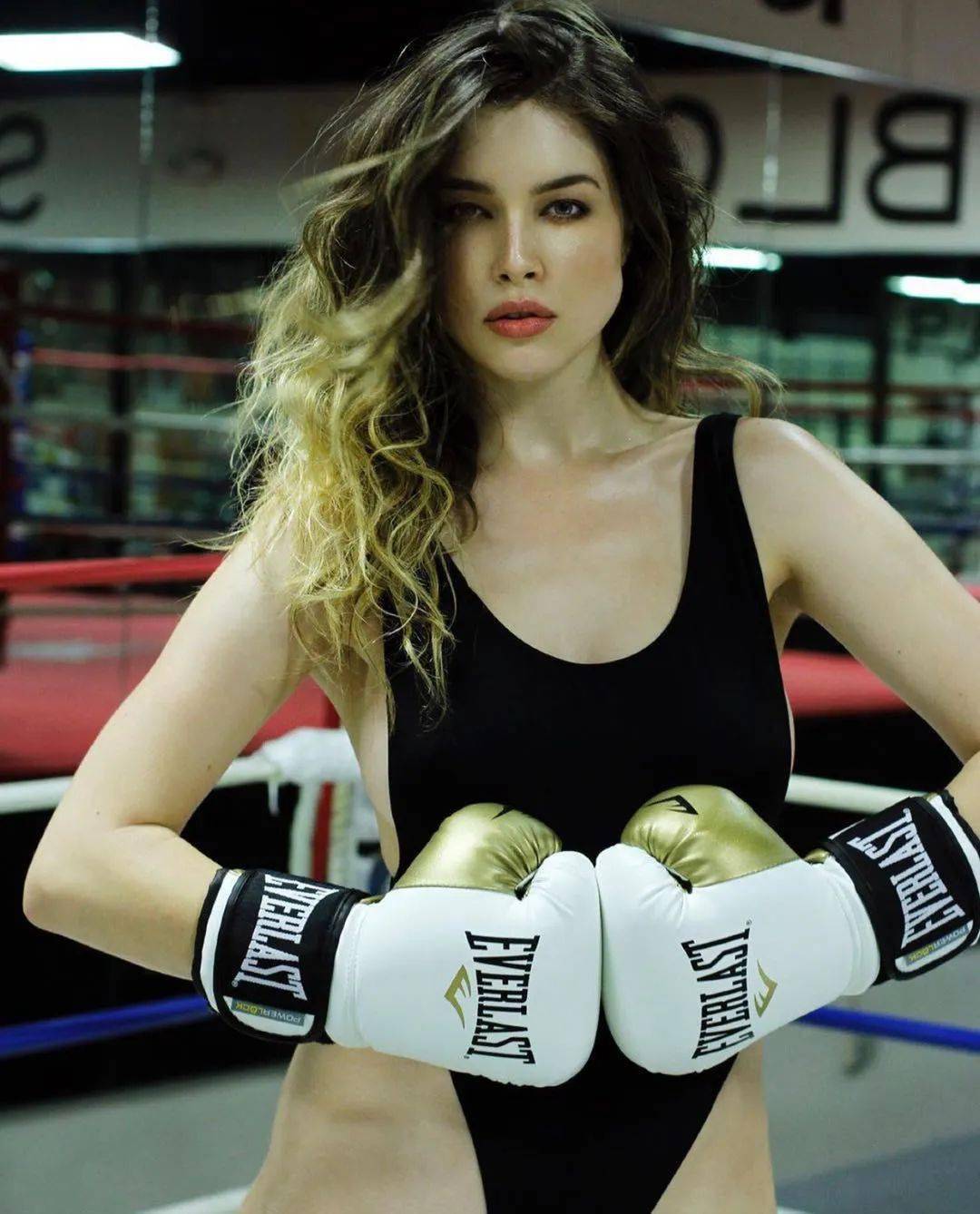 拥有爱尔兰血统的94年性感女模,女神该有的身材她都有!_lauren