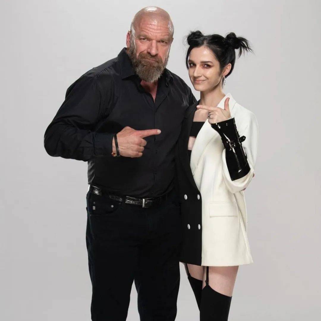 【选手生活照】小魔女酷妆出境;米兹夫妇秀恩爱.