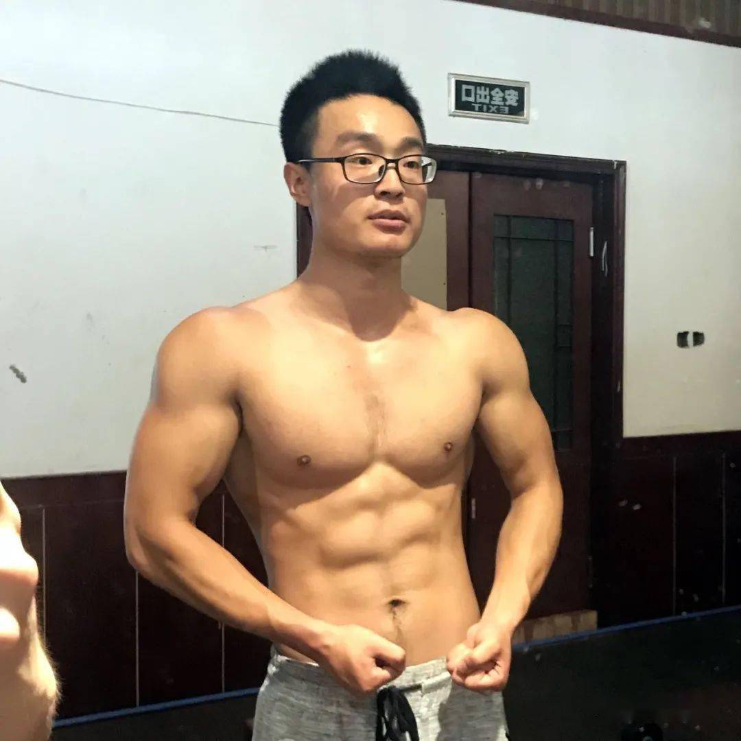 从瘦小子到筋肉男 成都小伙够硬 Kg 从瘦小子到筋肉男 成都小伙够硬 Kg