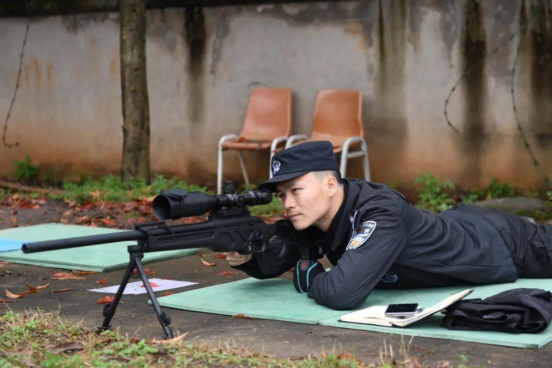 杨伟平剑胆琴心无悔青春