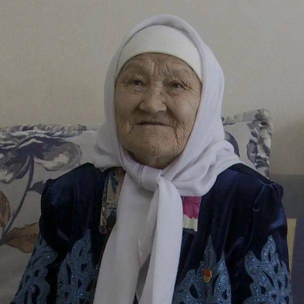 党员风采不忘初心志向党牢记使命勇担当库丽扎然光荣在党62年