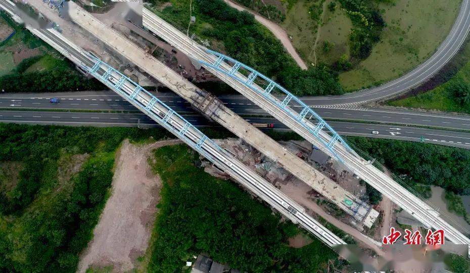 超震撼!自贡高铁站实景图曝光!高铁时代开始倒计时!_成自泸